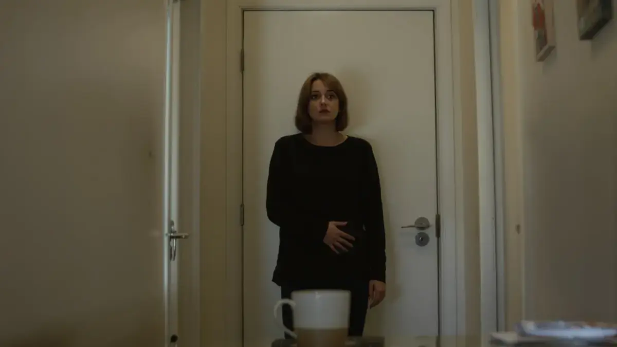 Gli esperti concordano sul fatto che cambiare stanza può disturbare i tuoi pensieri causando frequenti dimenticanze e rimpianti